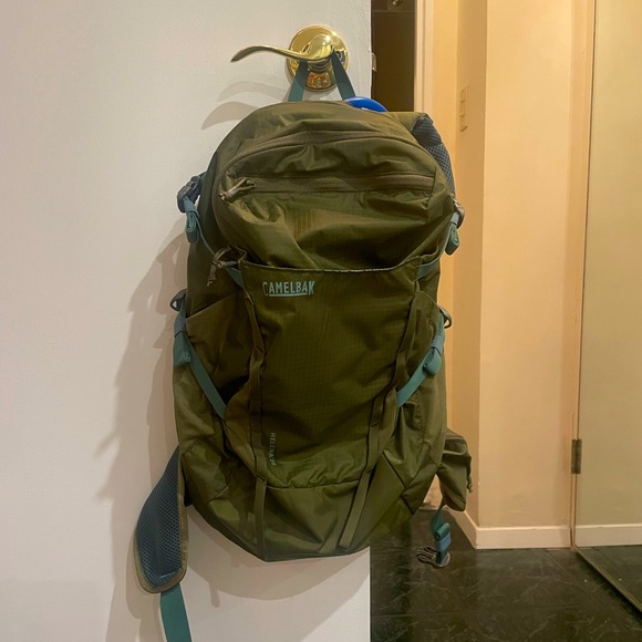 Camelbak Helena 20L Hydration Backpack - Picture 4 of 4